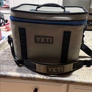 YETI Hopper 18